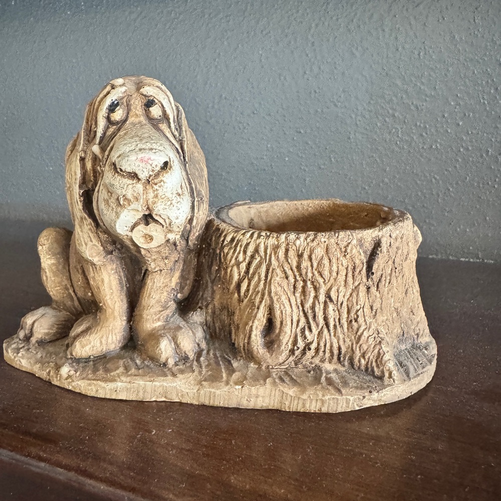 Rinconada Dog Planter